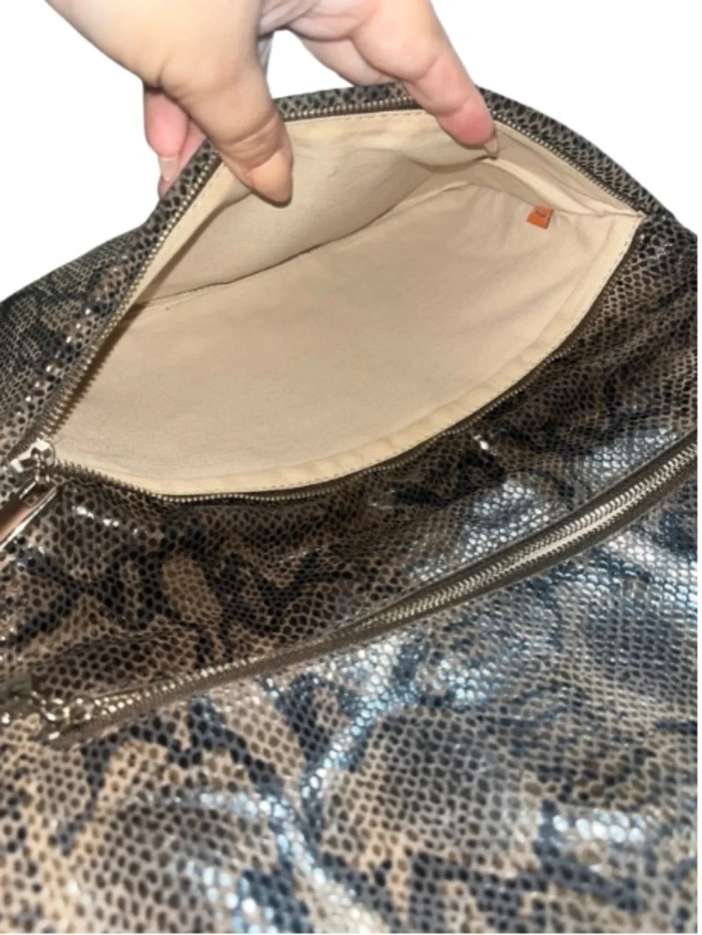 ✨RARE FIND✨Tory Burch Reva Python Print Clutch
